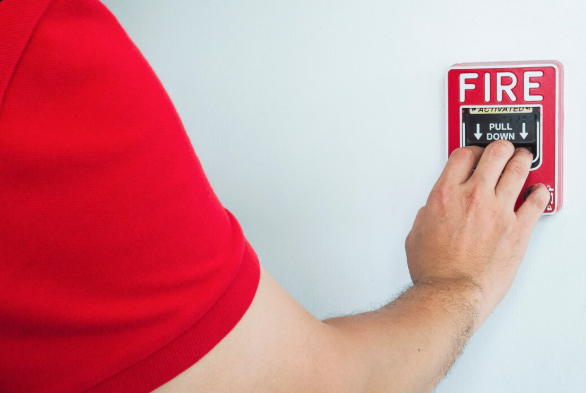 Sistemas de Detecção e Alarme de Incêndio: Como Escolher e Proteger Seu Espaço com Eficiência